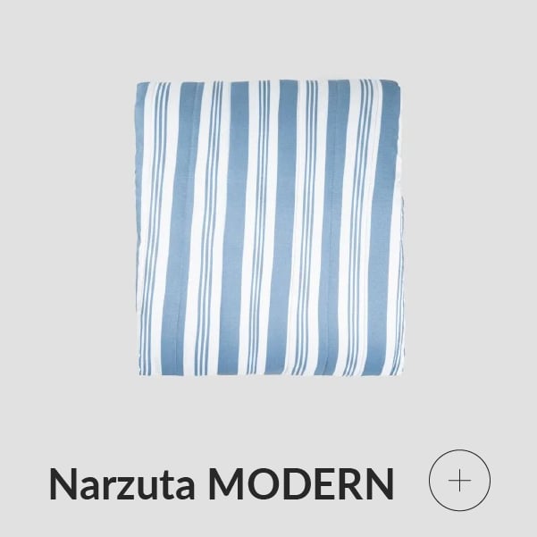 Narzuta w niebieskie pasy